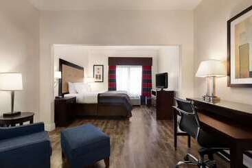 هتل Wingate By Wyndham Montgomery