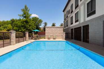 هتل Wingate By Wyndham Montgomery