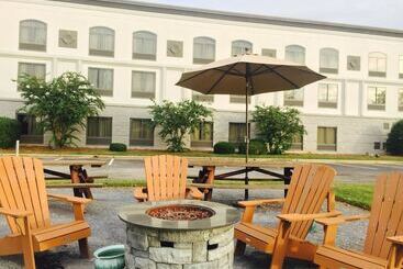 هتل Wingate By Wyndham Montgomery