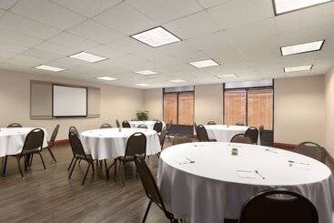 هتل Wingate By Wyndham Montgomery