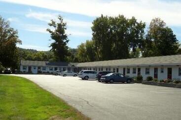 Monument Mountain Motel