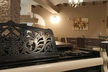 تختخواب و صبحانه éden Lounge Restaurant & Pension