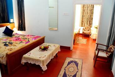 تختخواب و صبحانه Solan Retreat