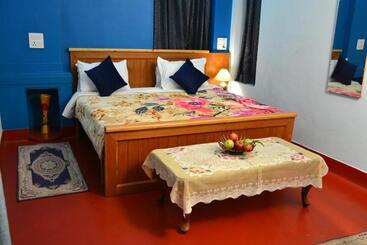 تختخواب و صبحانه Solan Retreat