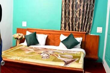 تختخواب و صبحانه Solan Retreat