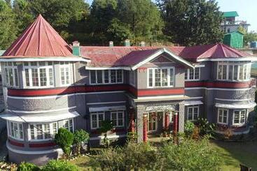تختخواب و صبحانه Solan Retreat