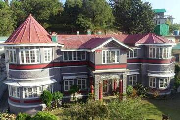 تختخواب و صبحانه Solan Retreat
