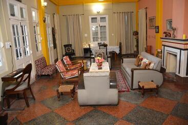 تختخواب و صبحانه Solan Retreat