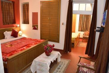 تختخواب و صبحانه Solan Retreat