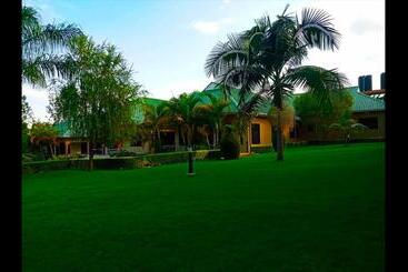 هتل Africa Lodge Arusha