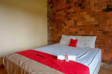 فندق Reddoorz At Jalan Raya Solo Tawangmangu