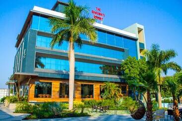 هتل The Bhagwati Resort