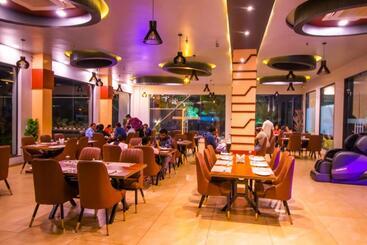هتل The Bhagwati Resort