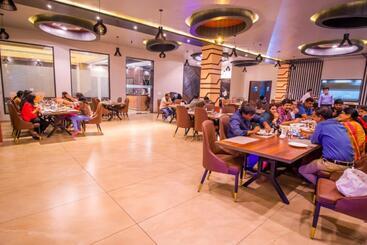 هتل The Bhagwati Resort