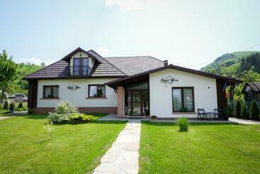 膳宿费 Chalet Bora