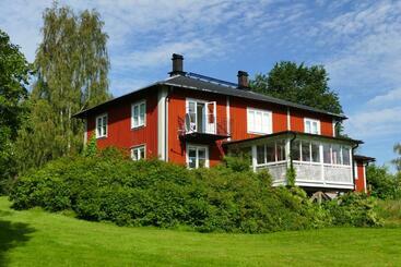 Sundets Gård   Bed & Breakfast
