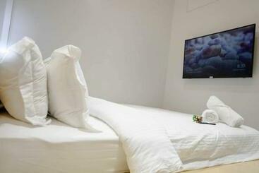 تختخواب و صبحانه Radlett Residences Hotel   Tuguegarao
