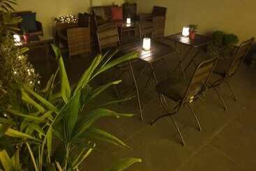 تختخواب و صبحانه Radlett Residences Hotel   Tuguegarao