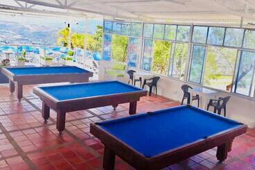 هتل Giron Campestre