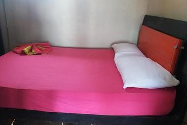 هتل Zulu Hostal