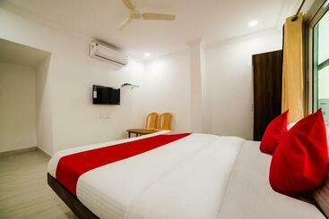 Отель Oyo 40122  Aria Inn
