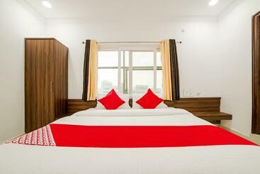Отель Oyo 40122  Aria Inn