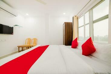 Отель Oyo 40122  Aria Inn