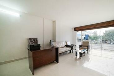Отель Oyo 40122  Aria Inn