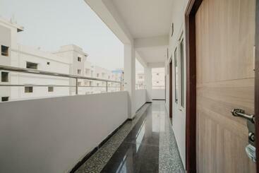 Отель Oyo 40122  Aria Inn