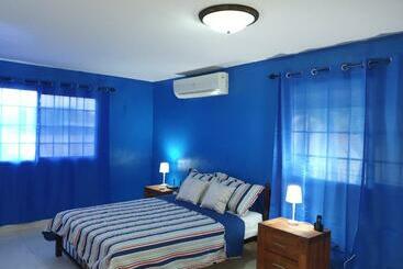 پانسیون Hostal Villa Mayte Coronado