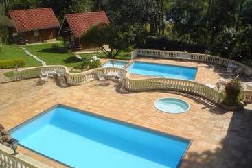 הוסטל Pousada Casa Amarela