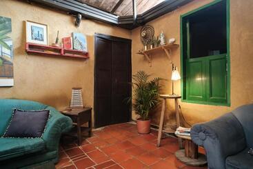 تختخواب و صبحانه Hostal Colonial De Santander
