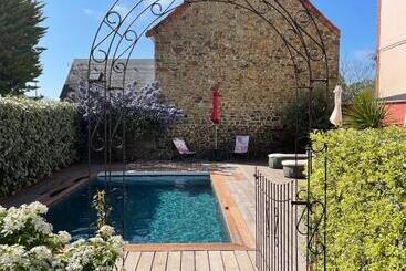 تختخواب و صبحانه La Cotentine Maison D Hôtes