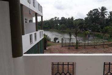 בית מלון כפרי Kanora Lake Resort