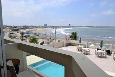هتل Paradise Beach