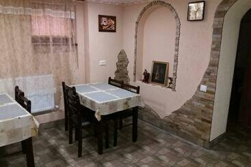 פנסיון Guest House Zhanna