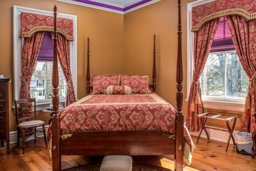 The Bevin House B&b