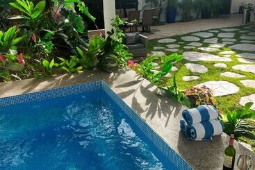 هاستل Villas Parota Inn