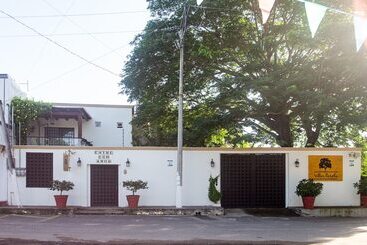 هاستل Villas Parota Inn