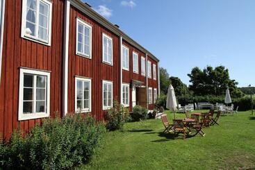 Frägsta Hälsingegård B&b