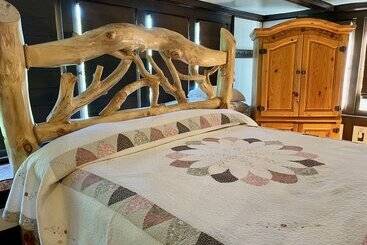 Harbour House Inn B&b
