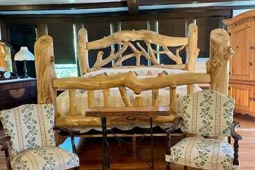 Harbour House Inn B&b