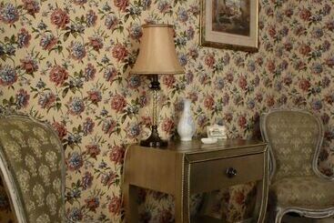 Harbour House Inn B&b