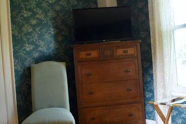 Harbour House Inn B&b