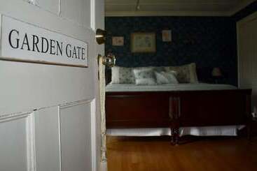 Harbour House Inn B&b