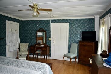 Harbour House Inn B&b