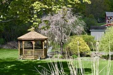 Harbour House Inn B&b