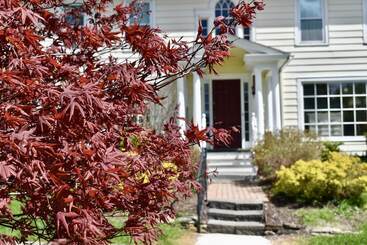 Harbour House Inn B&b