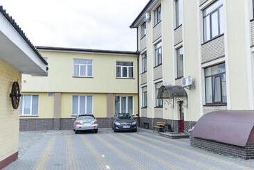 هاستل Nashe Misto Guest House