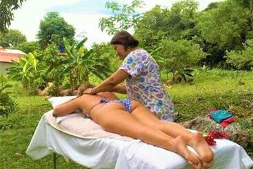 تختخواب و صبحانه Cerrito Tropical Eco Lodge